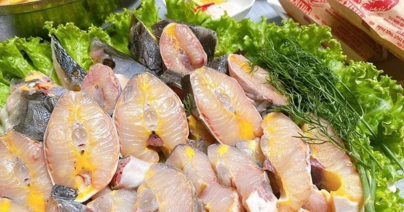 Cá hồi, cá tầm và cá lăng trong menu Chợ Tình Sapa