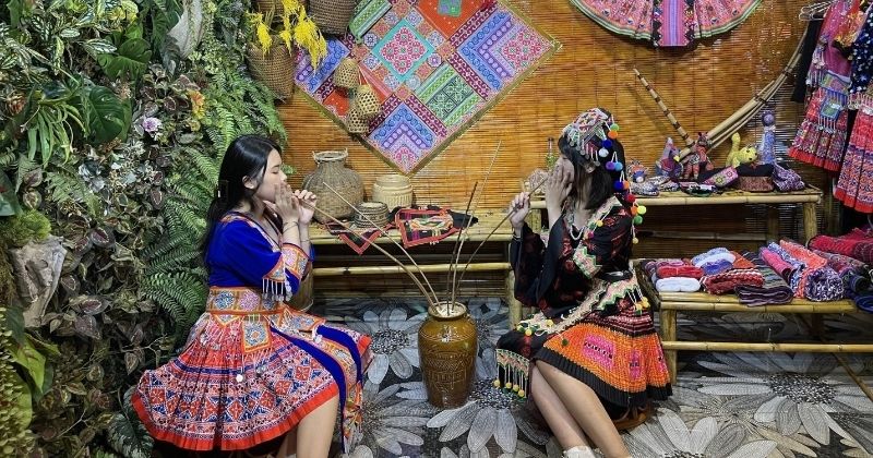 Mặt tiền nhà hàng Chợ Tình Sapa tại số 1 Quan Nhân Hà Nội