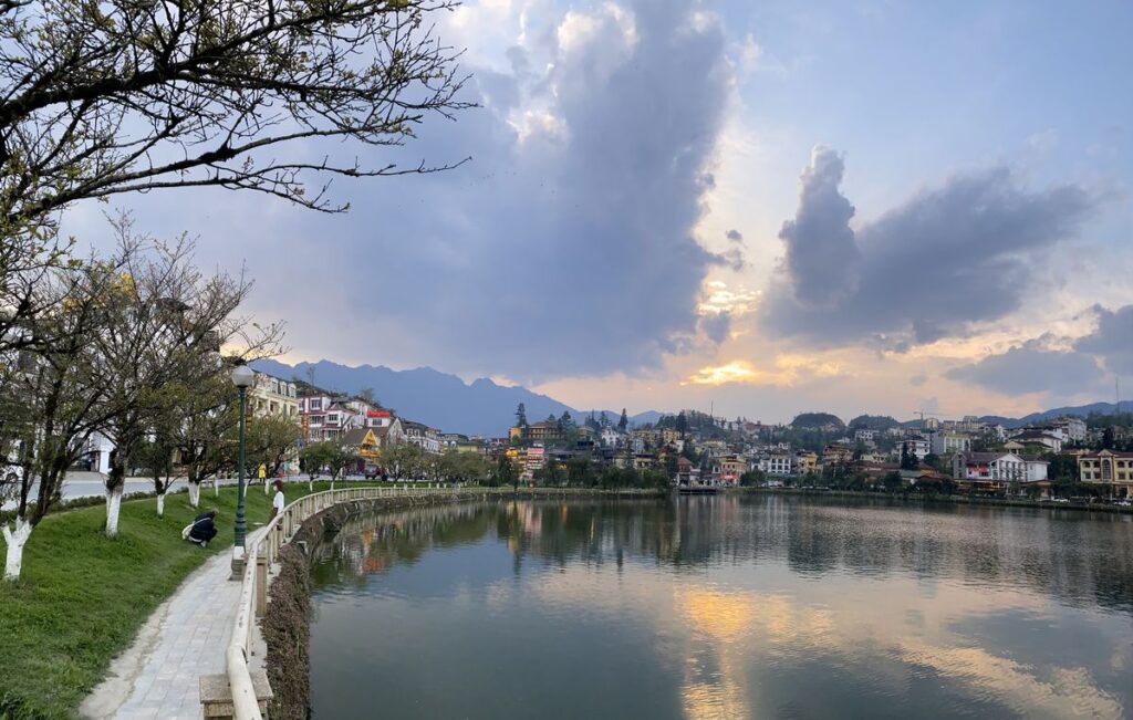 Hồ Sapa là một địa điểm du lịch nổi tiếng, không thể bỏ qua