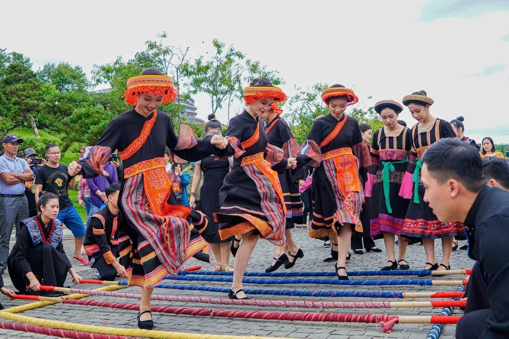 Múa sạp Mông nổi tiếng